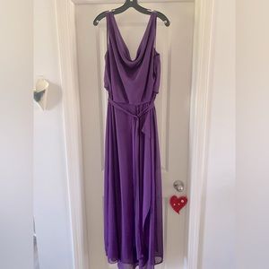 Absolutely stunning formal dress!